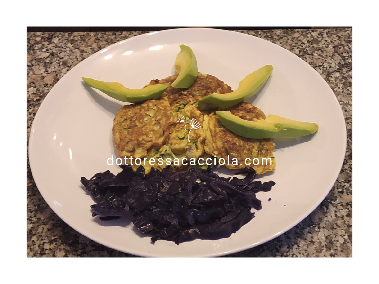Frittelle Chetogeniche Con Uova, Zucchina, Olive E Acciughe